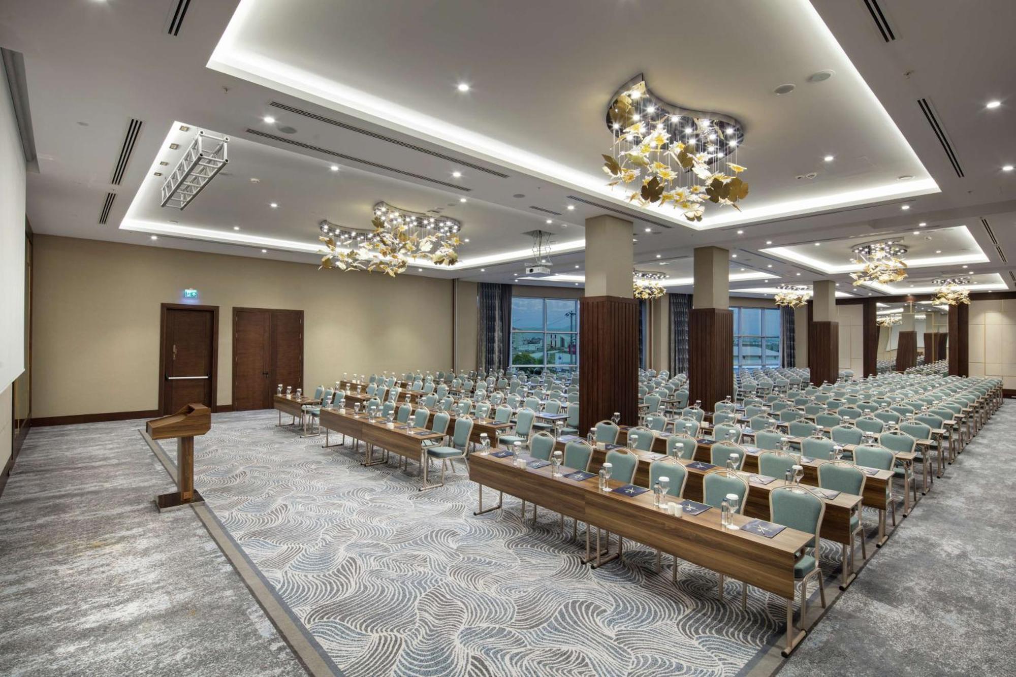 Готель Doubletree By Hilton Afyonkarahisar Екстер'єр фото